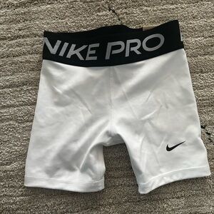 Nike Pro Girls Shorts - White, size Youth Small